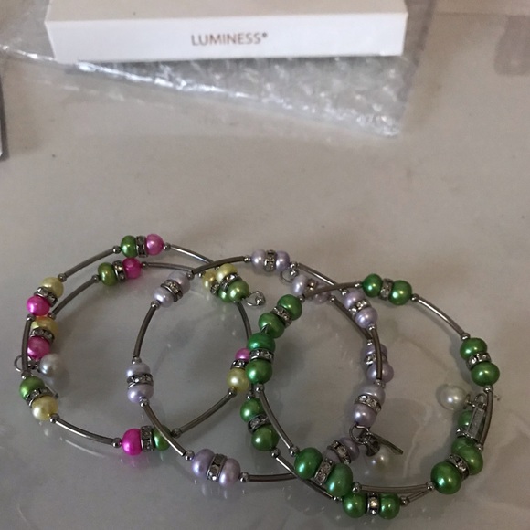 1 Vantel wire wrap bracelet .. ONLY 3 colors left! - Picture 2 of 2